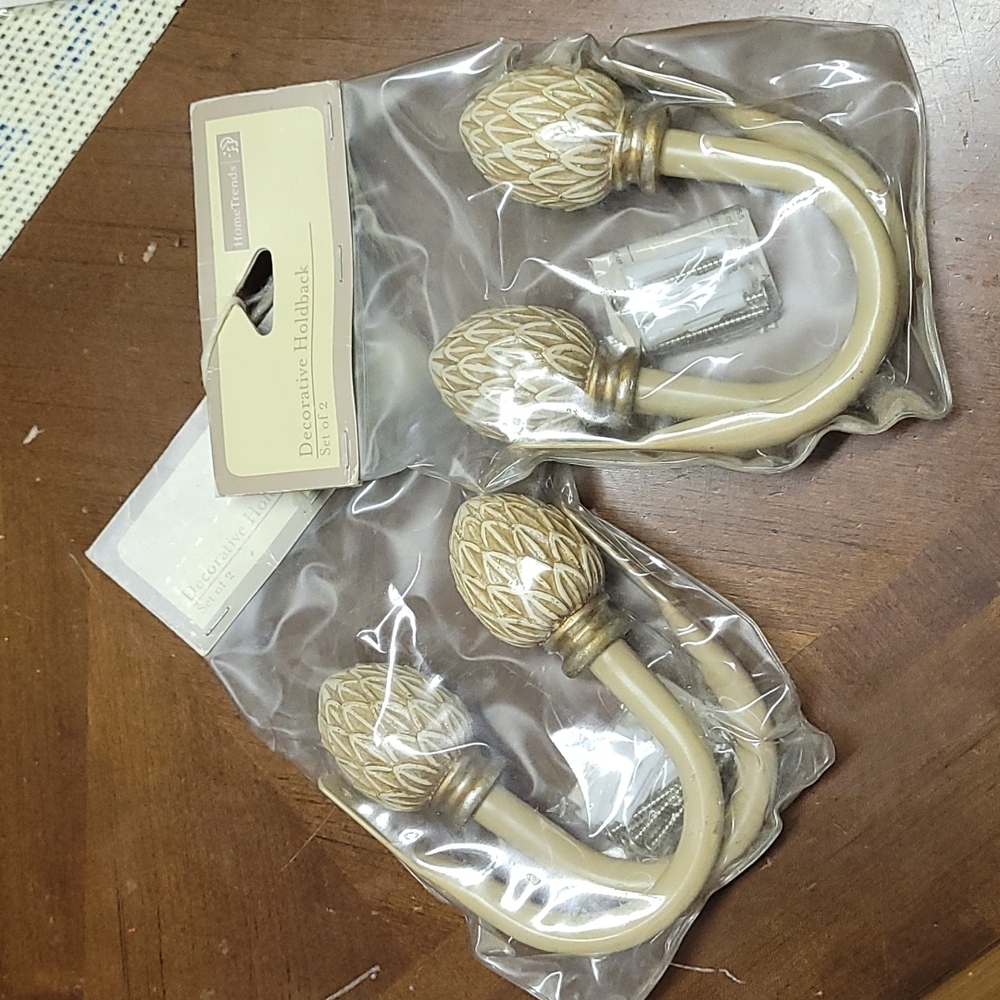 2  Sets Decorative Holdbacks